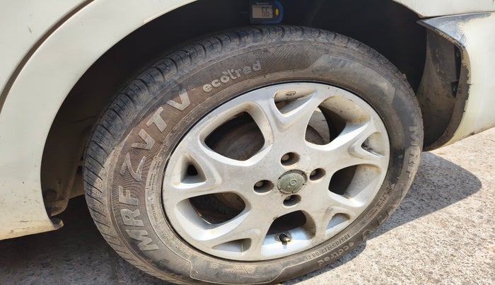 2013 Renault Scala RXL DIESEL, Diesel, Manual, 3,16,148 km, tyre