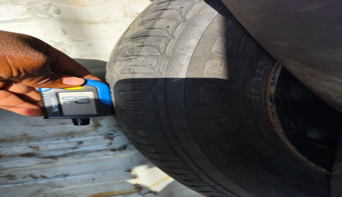 2013 Renault Scala RXL DIESEL, Diesel, Manual, 3,16,148 km, tyre