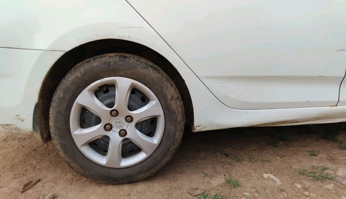 2011 Hyundai Verna FLUIDIC 1.6 CRDI EX, Diesel, Manual, 98,016 km, tyre