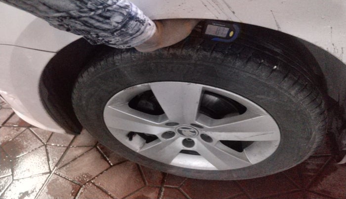 2017 Skoda Rapid AMBITION 1.6 MPI AT, Petrol, Automatic, 56,557 km, tyre