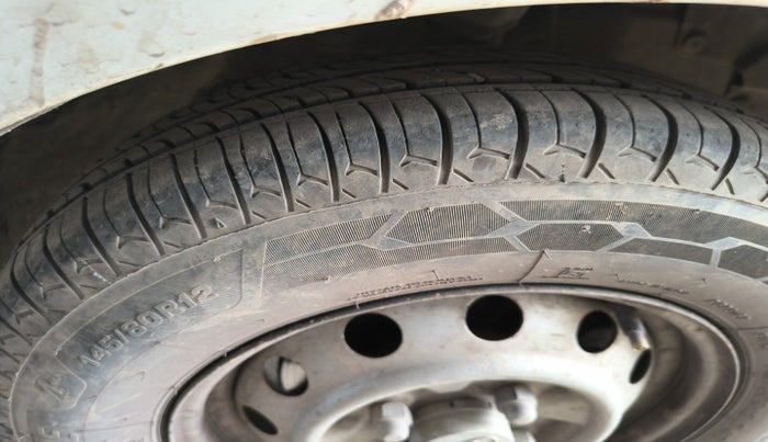 2015 Hyundai Eon ERA +, Petrol, Manual, 1,37,000 km, tyre