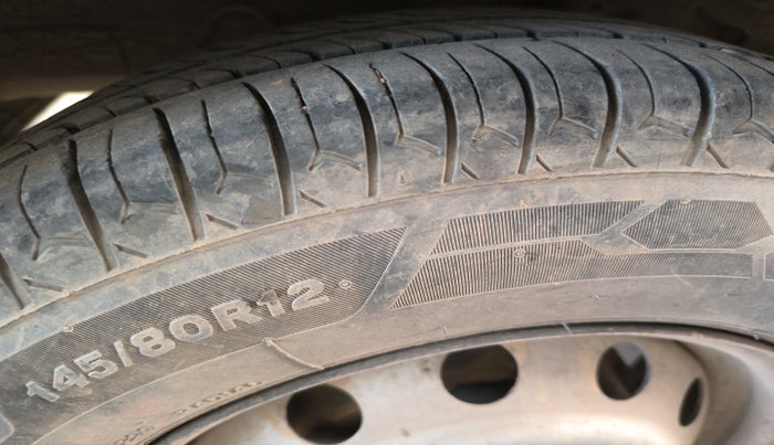 2015 Hyundai Eon ERA +, Petrol, Manual, 1,37,000 km, tyre