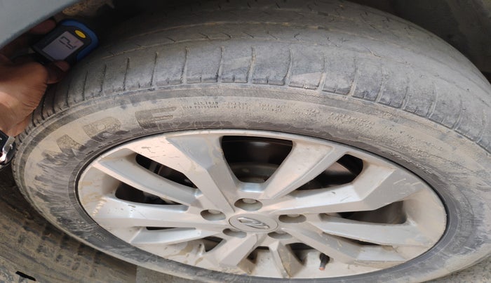 2019 Mahindra XUV300 W8 1.5 DIESEL, Diesel, Manual, 1,41,342 km, tyre