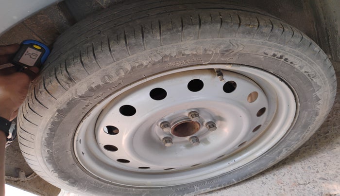 2019 Mahindra XUV300 W8 1.5 DIESEL, Diesel, Manual, 1,41,342 km, tyre