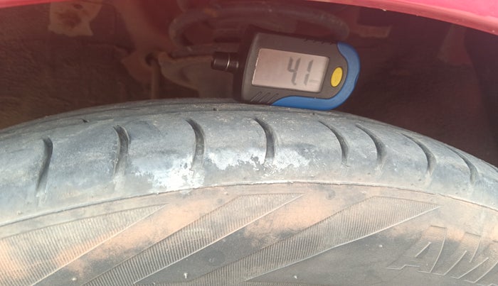 2011 Hyundai i10 ERA 1.1, Petrol, Manual, 1,06,000 km, tyre