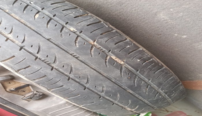 2011 Hyundai i10 ERA 1.1, Petrol, Manual, 1,06,000 km, tyre