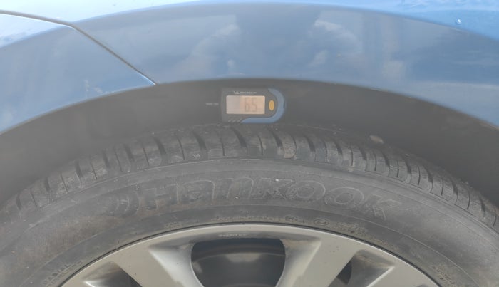 2017 Hyundai New Elantra 2.0 SX(O) AT PETROL, Petrol, Automatic, 1,05,897 km, tyre