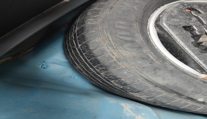 2017 Hyundai New Elantra 2.0 SX(O) AT PETROL, Petrol, Automatic, 1,05,897 km, tyre