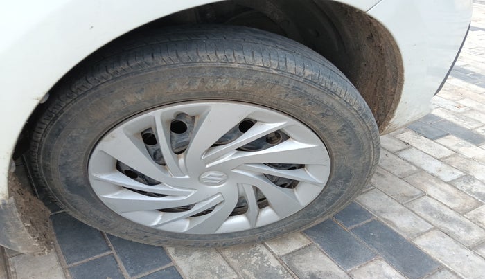 2021 Maruti Ertiga VXI CNG, Petrol, Manual, 62,347 km, tyre