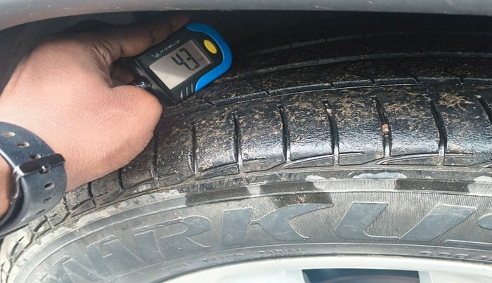 2017 Jeep Compass LIMITED (O) 2.0 DIESEL, Diesel, Manual, 1,10,131 km, tyre