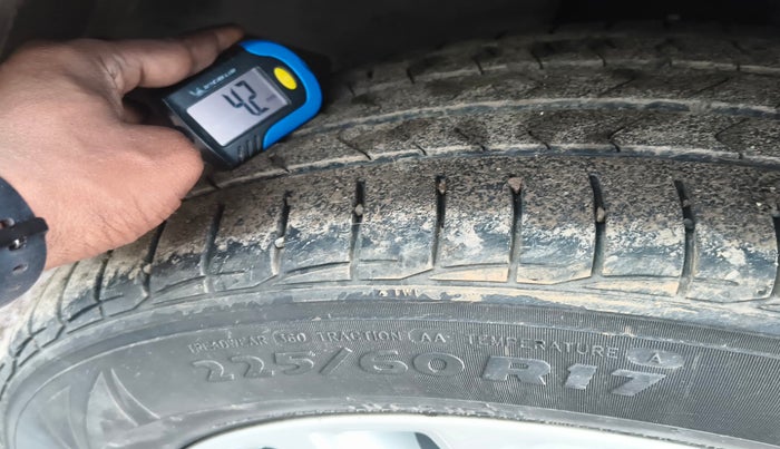 2017 Jeep Compass LIMITED (O) 2.0 DIESEL, Diesel, Manual, 1,10,131 km, tyre