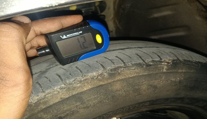 2016 Maruti Alto 800 VXI, Petrol, Manual, 15,00,000 km, tyre