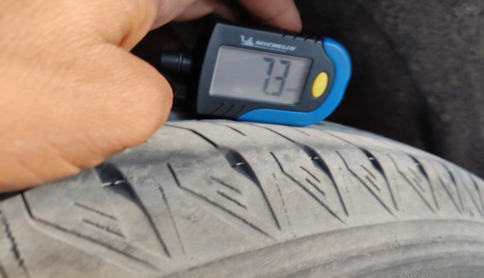 2025 Mahindra XUV700 AX7 Luxury Pack Diesel AT 7 STR, Diesel, Automatic, 5,818 km, tyre