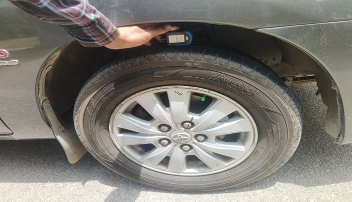 2011 Toyota Innova V 2.5 7 STR, Diesel, Manual, 1,67,029 km, tyre