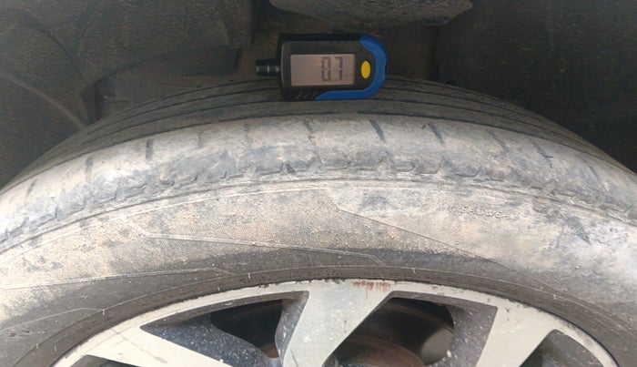 2014 Nissan Terrano XL (D), Diesel, Manual, 3,33,806 km, tyre