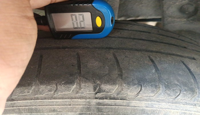 2014 Nissan Terrano XL (D), Diesel, Manual, 3,33,806 km, tyre