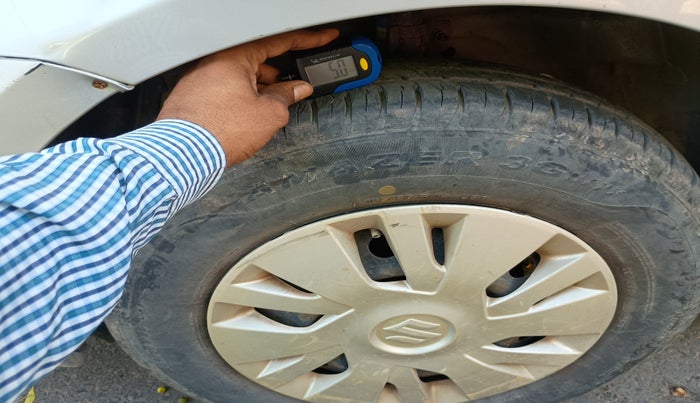 2013 Maruti Swift VXI, Petrol, Manual, 79,315 km, tyre