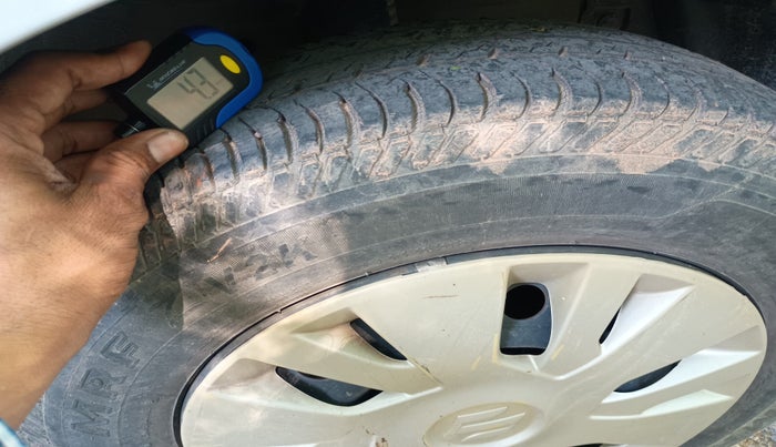 2013 Maruti Swift VXI, Petrol, Manual, 79,315 km, tyre