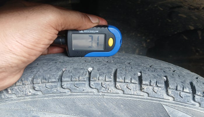 2017 Renault Kwid CLIMBER 1.0 AMT, Petrol, Automatic, 74,350 km, tyre