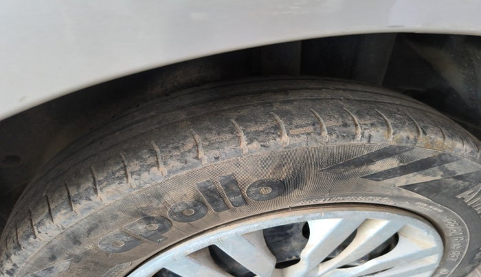 2010 Maruti Swift Dzire VXI, Petrol, Manual, 1,51,871 km, tyre
