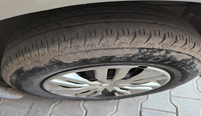 2010 Maruti Swift Dzire VXI, Petrol, Manual, 1,51,871 km, tyre