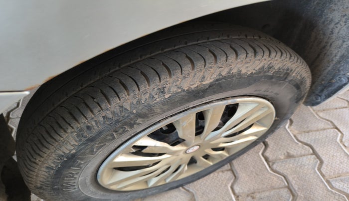 2010 Maruti Swift Dzire VXI, Petrol, Manual, 1,51,871 km, tyre