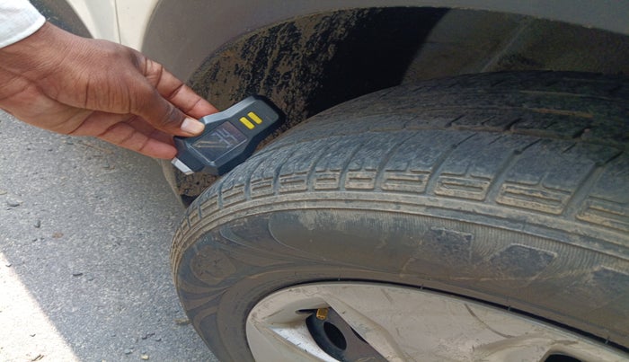 2015 Hyundai Creta BASE 1.4 DIESEL, Diesel, Manual, 1,47,500 km, tyre