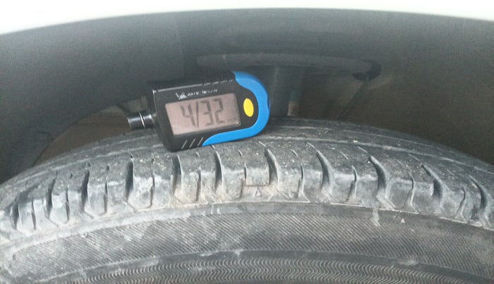 2023 Maruti Swift VXI CNG, Petrol, Manual, 44,261 km, tyre