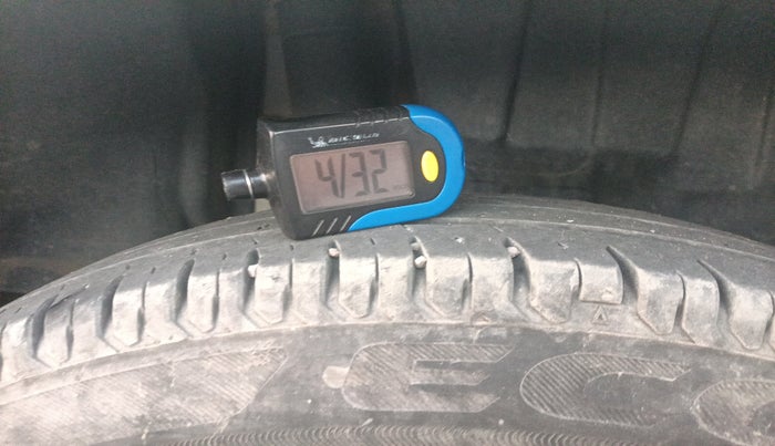 2023 Maruti Swift VXI CNG, Petrol, Manual, 44,261 km, tyre