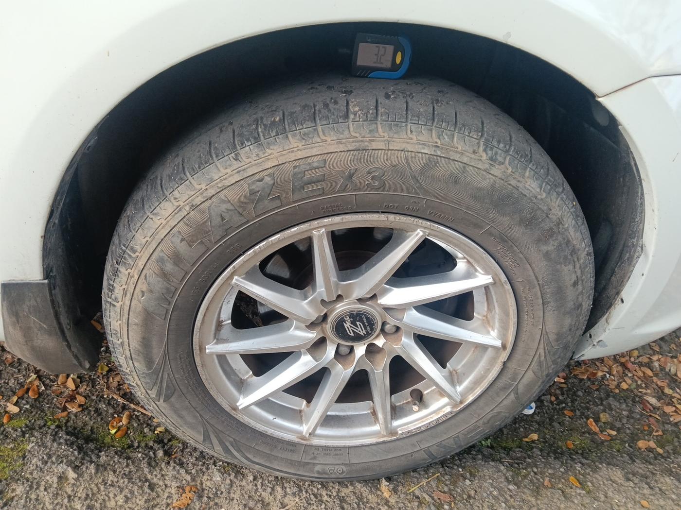 2017 Maruti Swift Dzire TOUR DIESEL, Diesel, Manual, 1,36,806 km, tyre