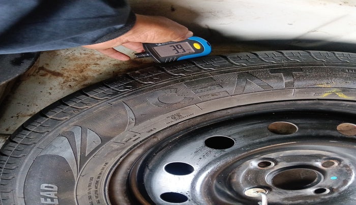 2017 Maruti Swift Dzire TOUR DIESEL, Diesel, Manual, 1,36,806 km, tyre