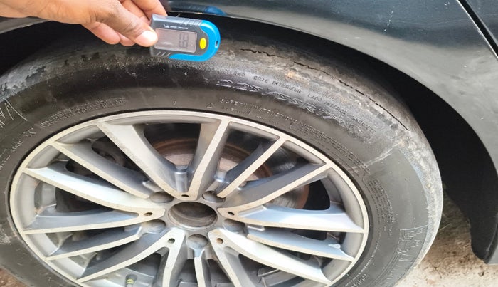 2011 BMW 5 Series 525D 3.0, Diesel, Automatic, 2,13,683 km, tyre