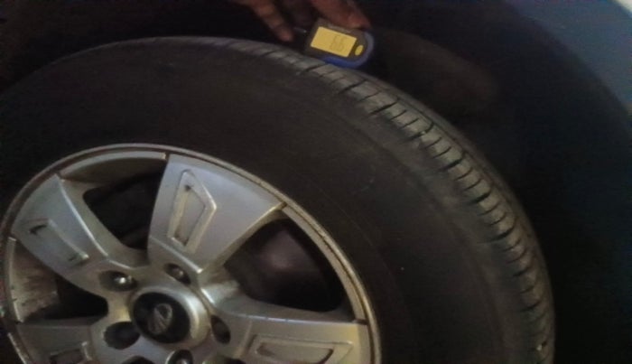 2012 Mahindra XUV500 W8, Diesel, Manual, 1,72,309 km, tyre