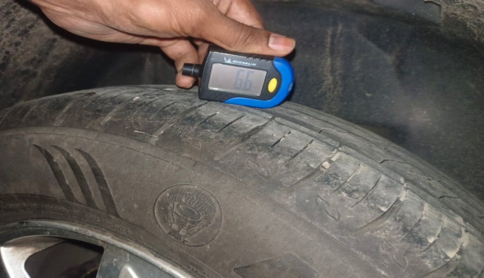 2012 Mahindra XUV500 W8, Diesel, Manual, 1,72,309 km, tyre