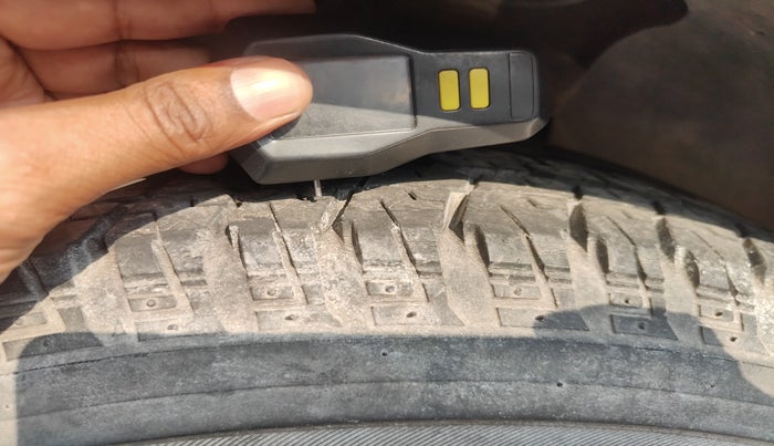 2016 Mahindra XUV500 W10, Diesel, Manual, 76,773 km, tyre