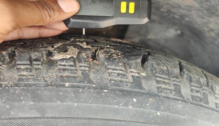 2016 Mahindra XUV500 W10, Diesel, Manual, 76,773 km, tyre