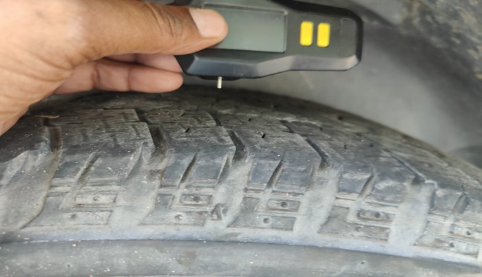 2016 Mahindra XUV500 W10, Diesel, Manual, 76,773 km, tyre