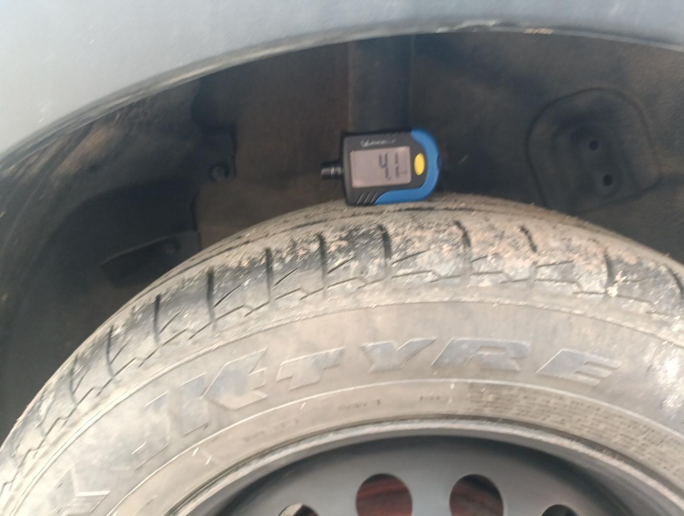 2019 Tata NEXON XE PETROL, Petrol, Manual, 59,105 km, tyre