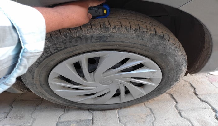 2022 Maruti Ertiga VXI SHVS, Petrol, Manual, 27,742 km, tyre