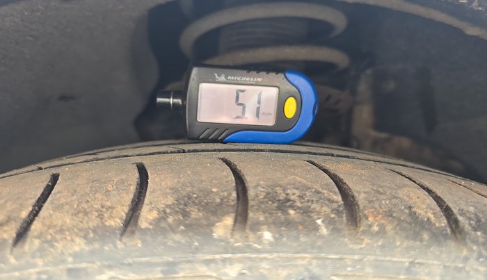 2014 Skoda Rapid ELEGANCE 1.6 TDI CR MT, Diesel, Manual, 74,200 km, tyre