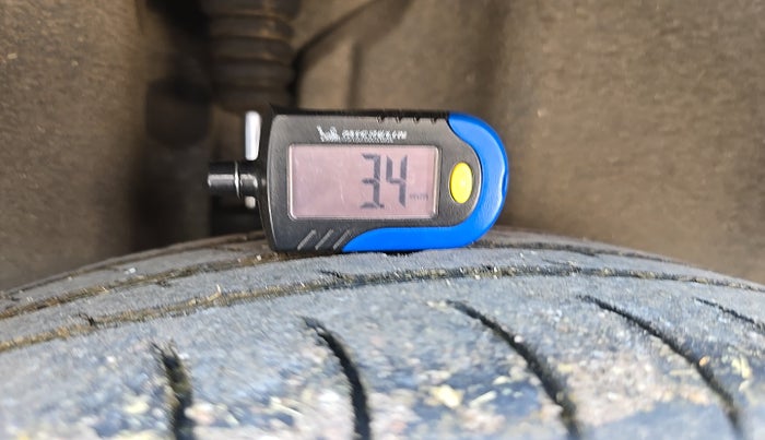 2014 Skoda Rapid ELEGANCE 1.6 TDI CR MT, Diesel, Manual, 74,200 km, tyre