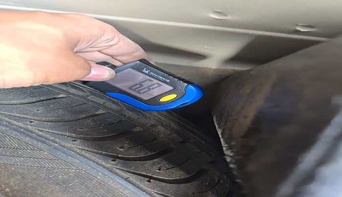 2014 Skoda Rapid ELEGANCE 1.6 TDI CR MT, Diesel, Manual, 74,200 km, tyre