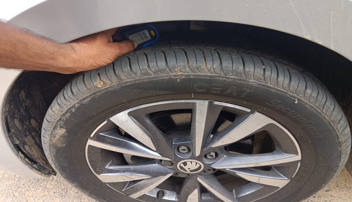 2022 Skoda SLAVIA STYLE 1.0L TSI AT, Petrol, Automatic, 34,077 km, tyre