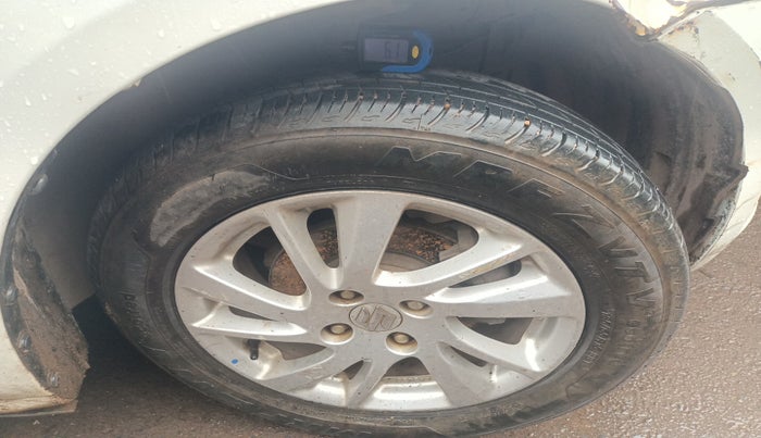 2014 Maruti Swift ZXI, Petrol, Manual, 67,059 km, tyre