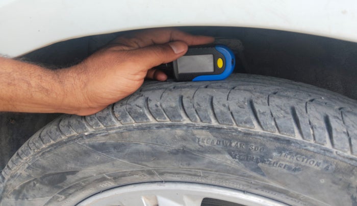 2011 Hyundai i20 SPORTZ 1.4 CRDI, Diesel, Manual, 2,16,350 km, tyre