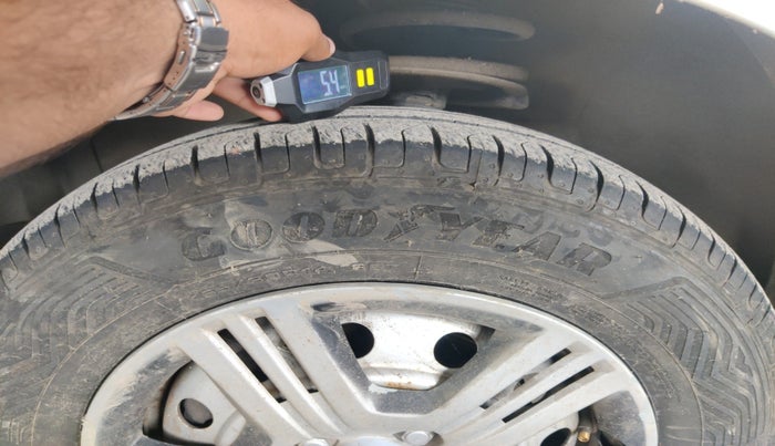 2010 Maruti Swift Dzire LXI, Petrol, Manual, 1,18,617 km, tyre