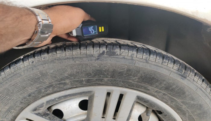 2010 Maruti Swift Dzire LXI, Petrol, Manual, 1,18,617 km, tyre