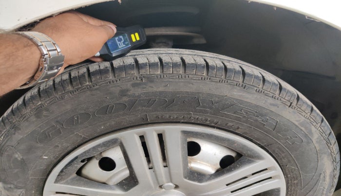 2010 Maruti Swift Dzire LXI, Petrol, Manual, 1,18,617 km, tyre