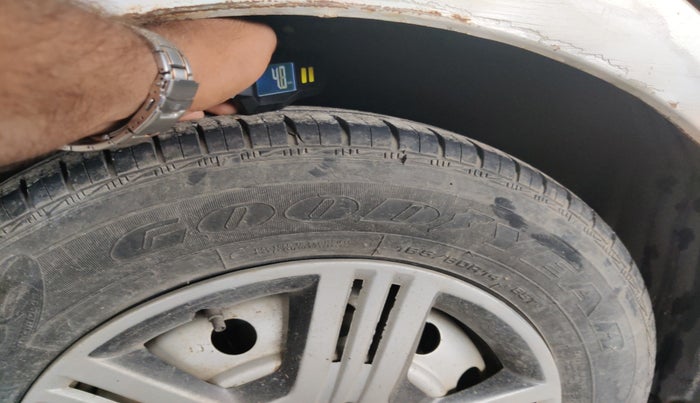 2010 Maruti Swift Dzire LXI, Petrol, Manual, 1,18,617 km, tyre