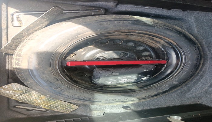 2011 Mercedes Benz Ml Class 350 CDI GRAND EDITION, Diesel, Automatic, 1,56,300 km, tyre